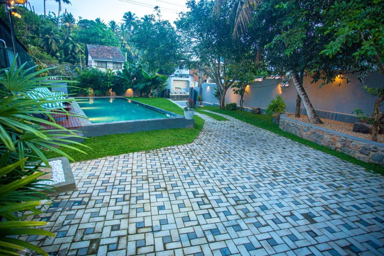 The Shades Galle Exterior foto