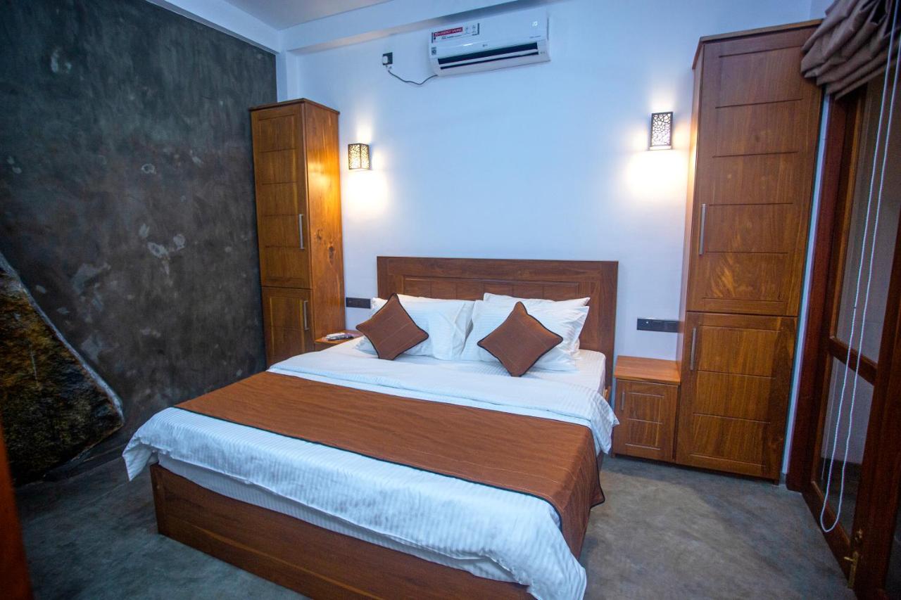 The Shades Galle Exterior foto