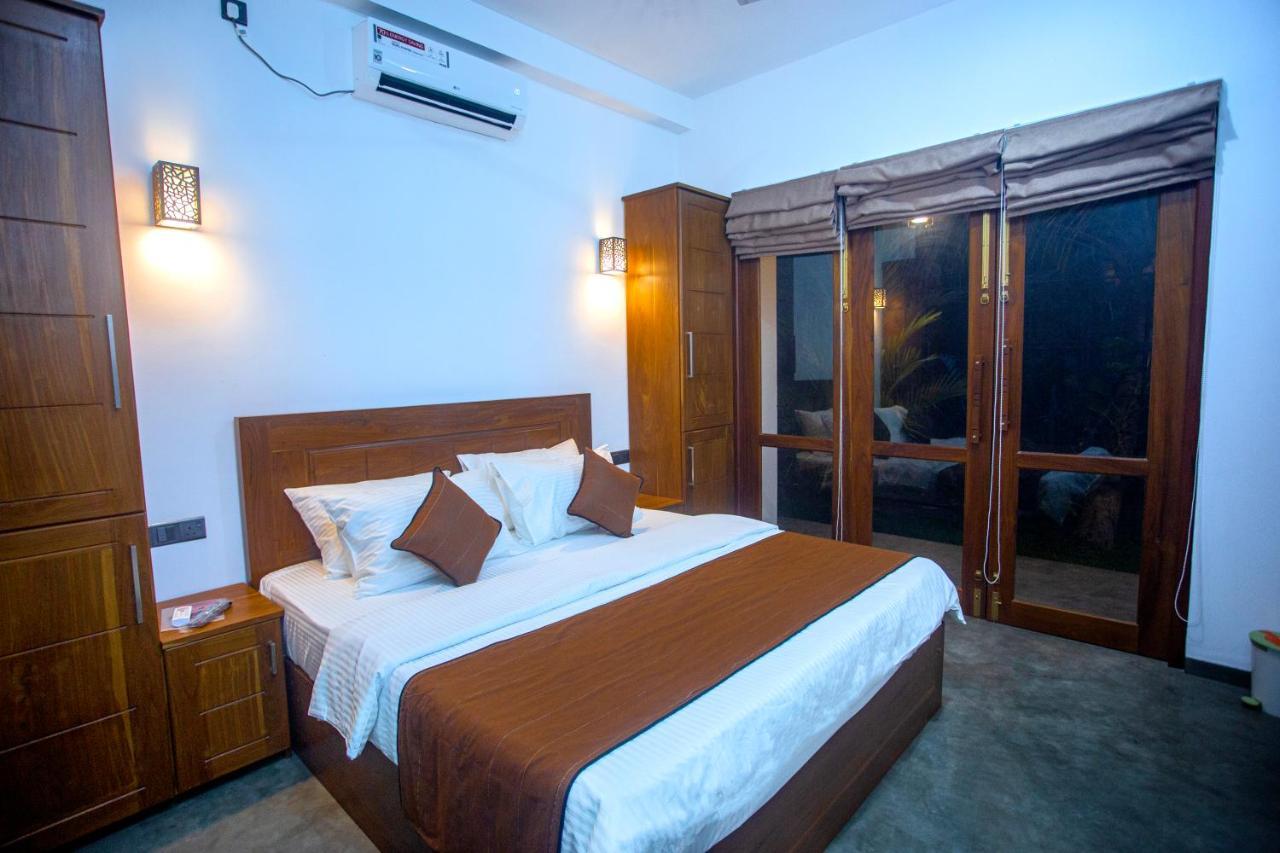 The Shades Galle Exterior foto