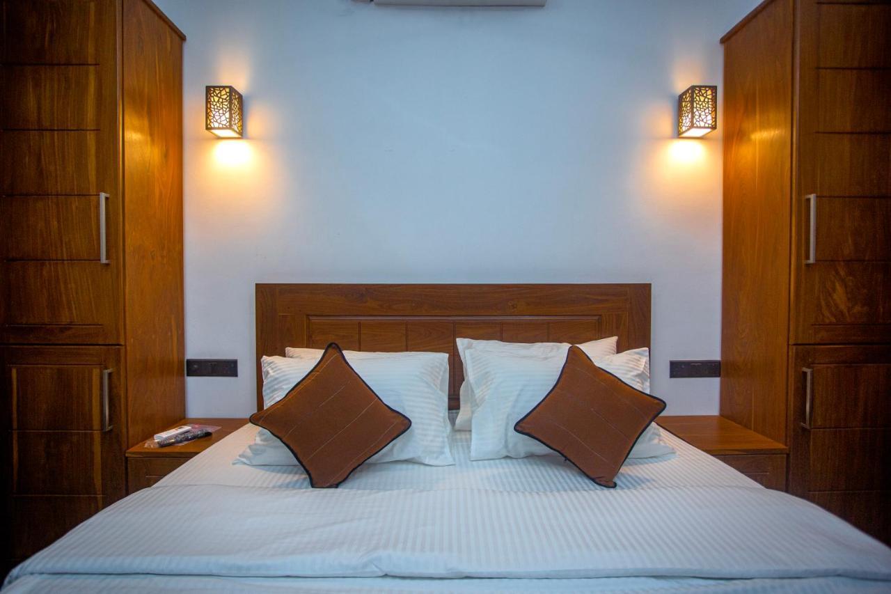 The Shades Galle Exterior foto