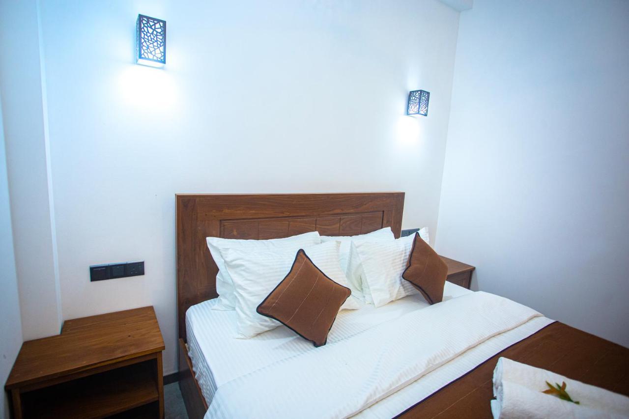 The Shades Galle Exterior foto